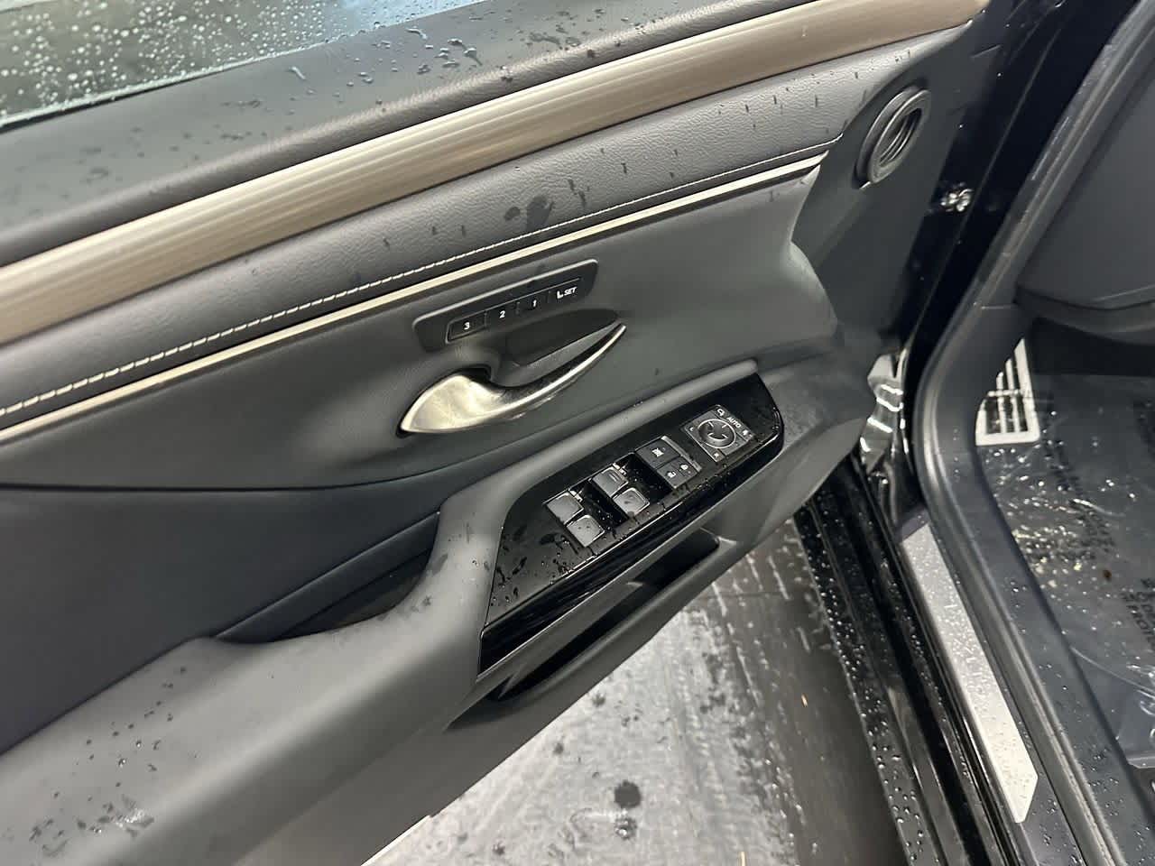 Thumbnail: 2023 Lexus ES - 13