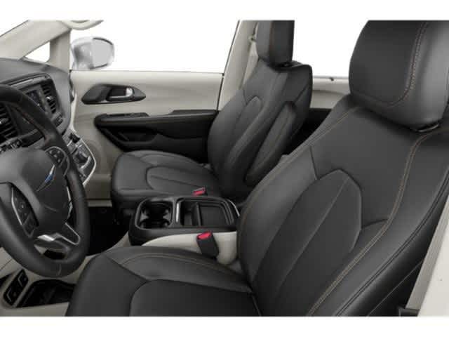 Thumbnail: 2018 Chrysler Pacifica - 9