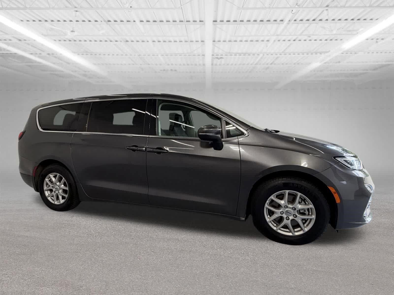 2023 Chrysler Pacifica Touring L - Photo 7