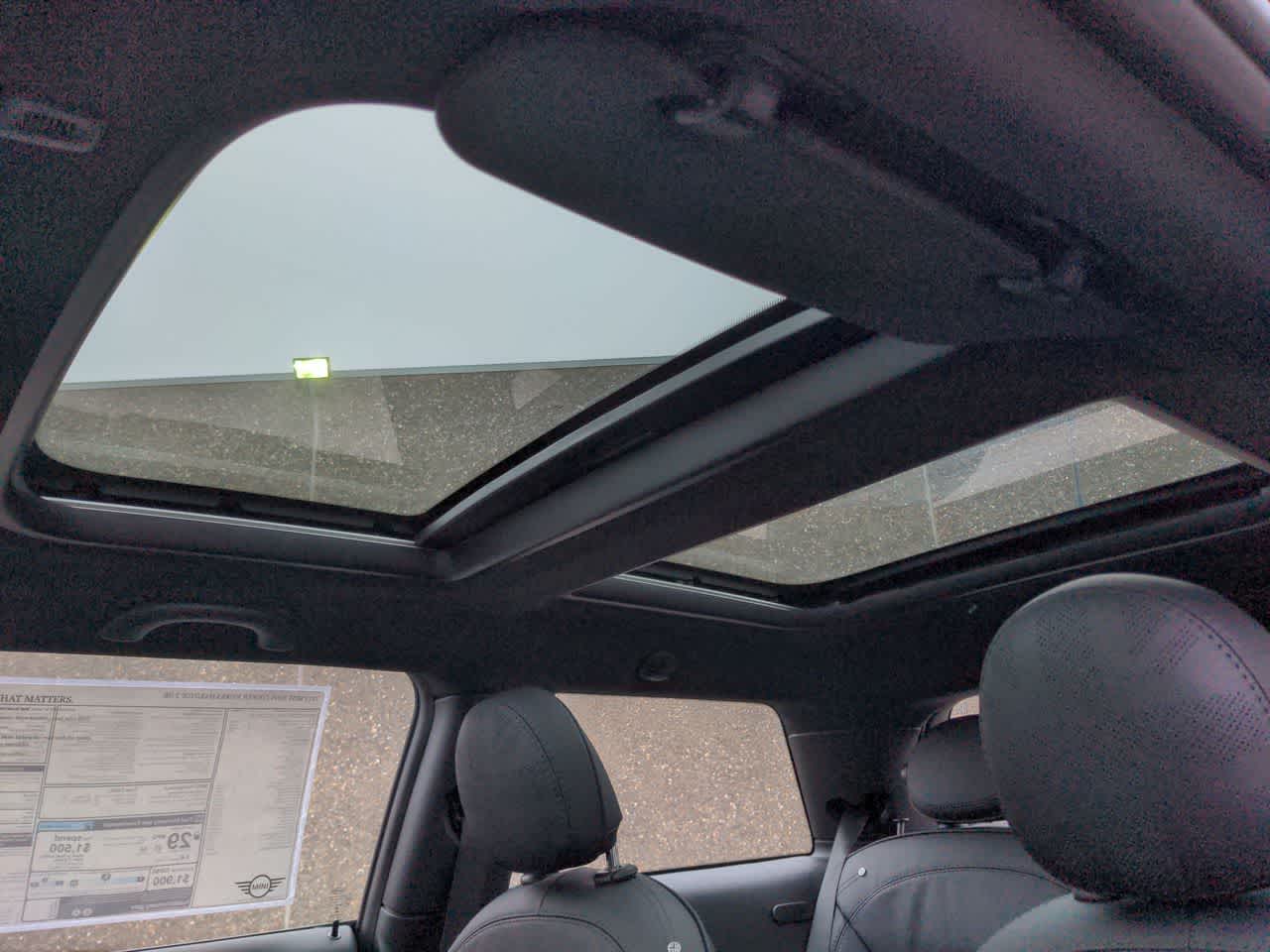 Thumbnail: 2023 MINI Cooper Hardtop - 17