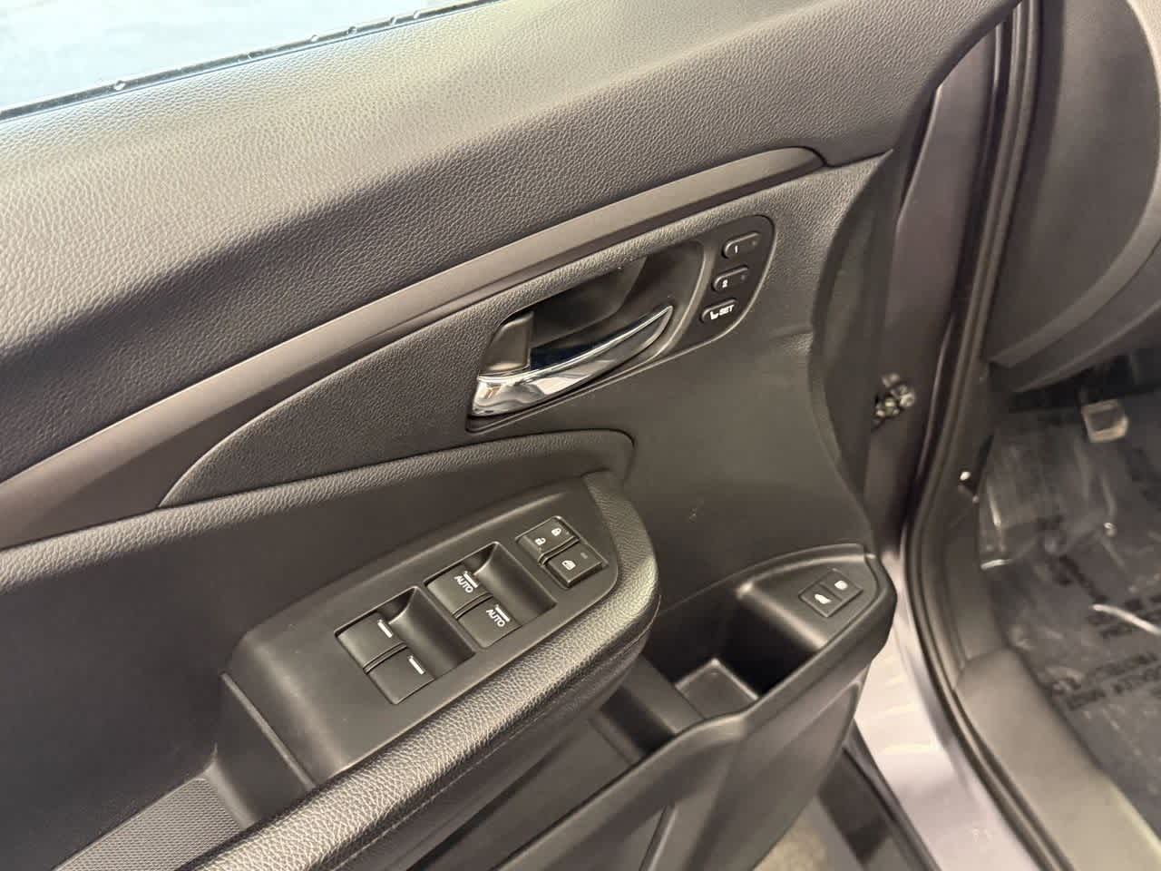 Thumbnail: 2019 Honda Pilot - 14