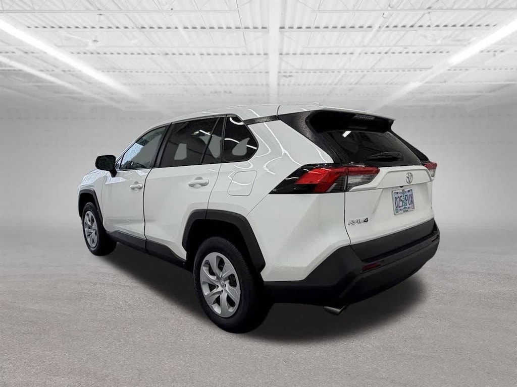 2024 Toyota RAV4 LE photo 4