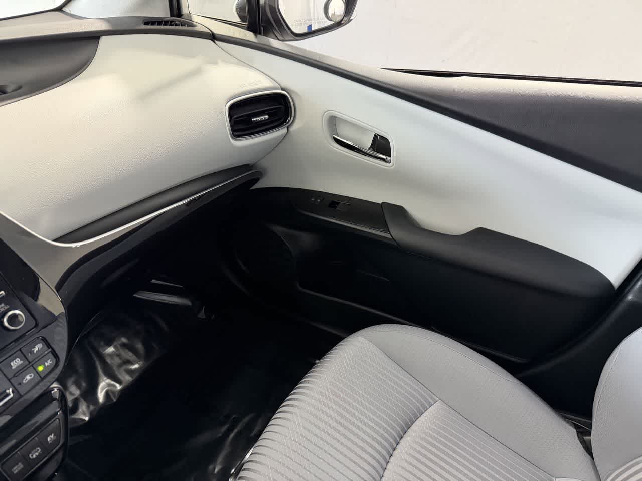 Thumbnail: 2021 Toyota Prius Prime - 23