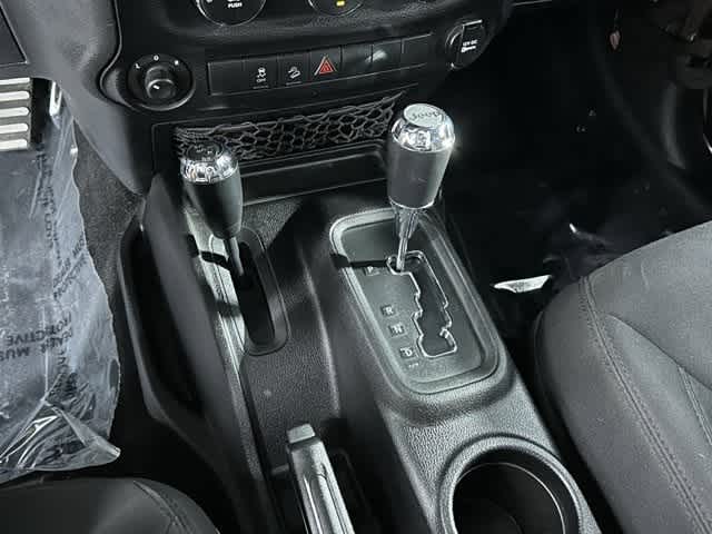 Thumbnail: 2013 Jeep Wrangler - 23