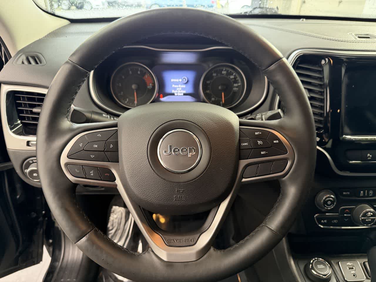 Thumbnail: 2019 Jeep Cherokee - 16