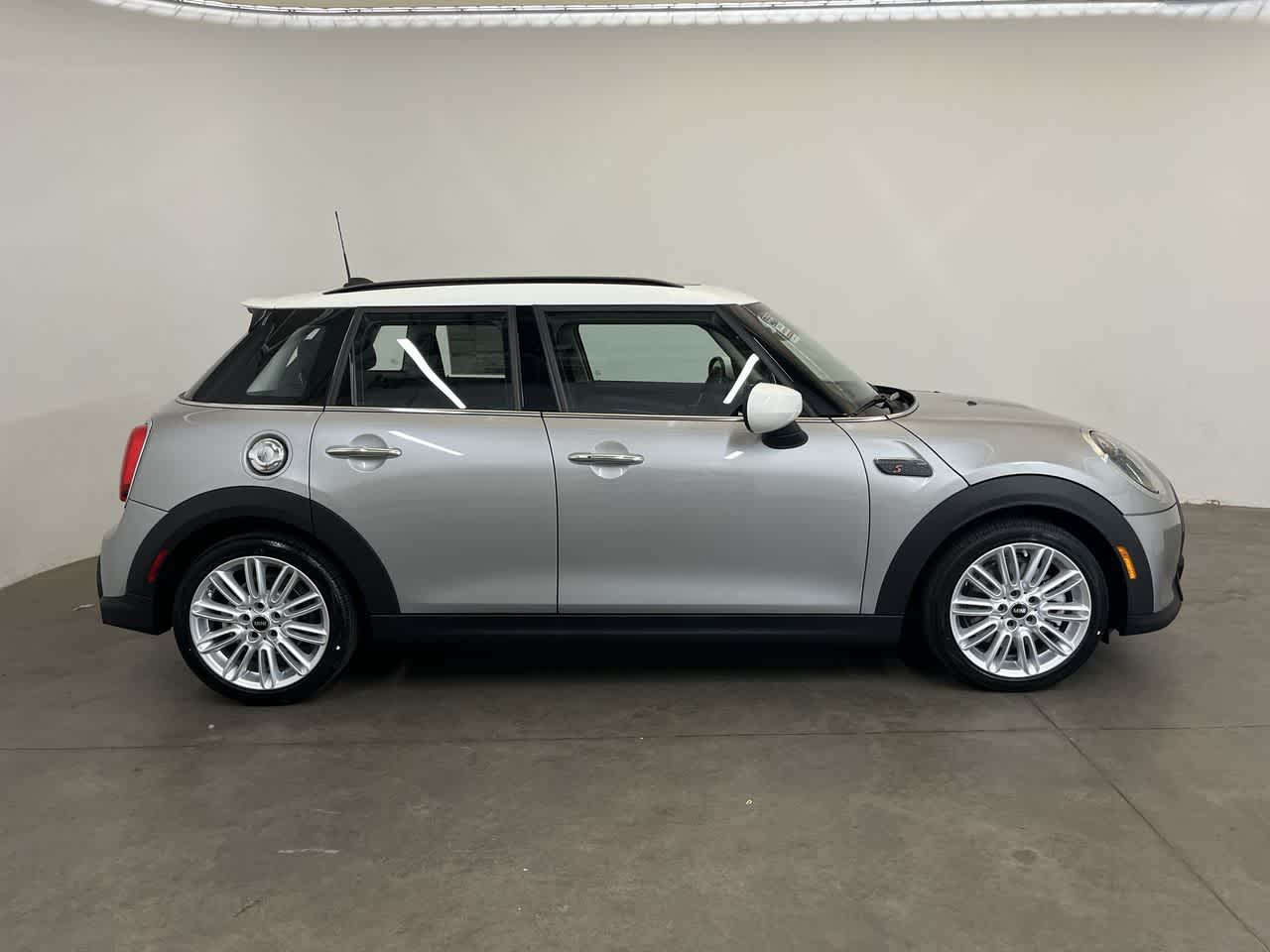 Thumbnail: 2024 MINI Cooper Hardtop - 7