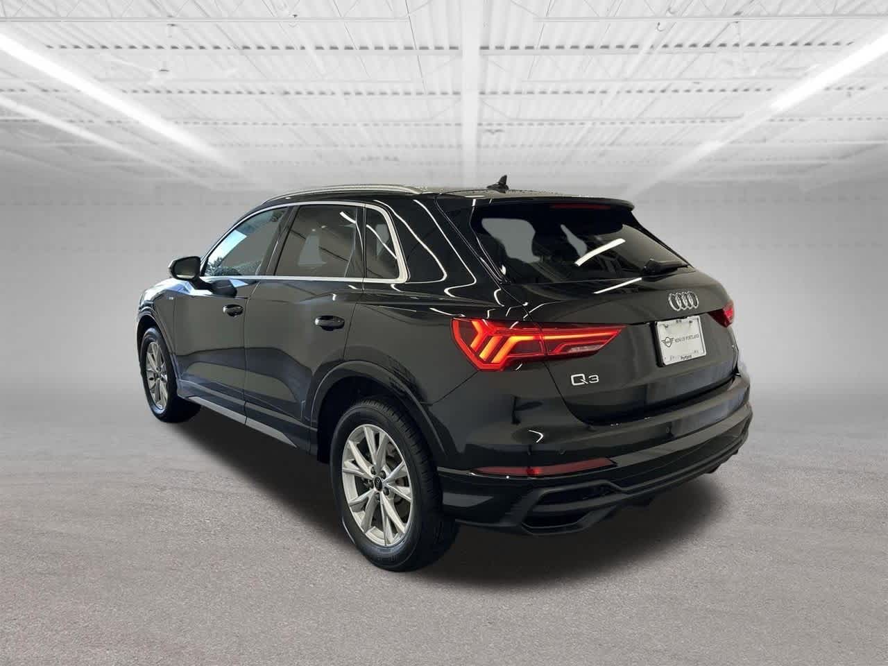 Thumbnail: 2024 Audi Q3 - 3