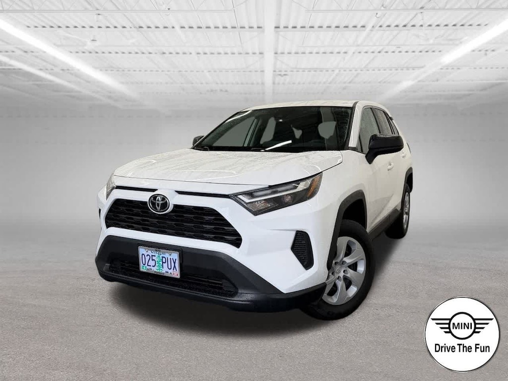 2024 Toyota RAV4 LE photo 2