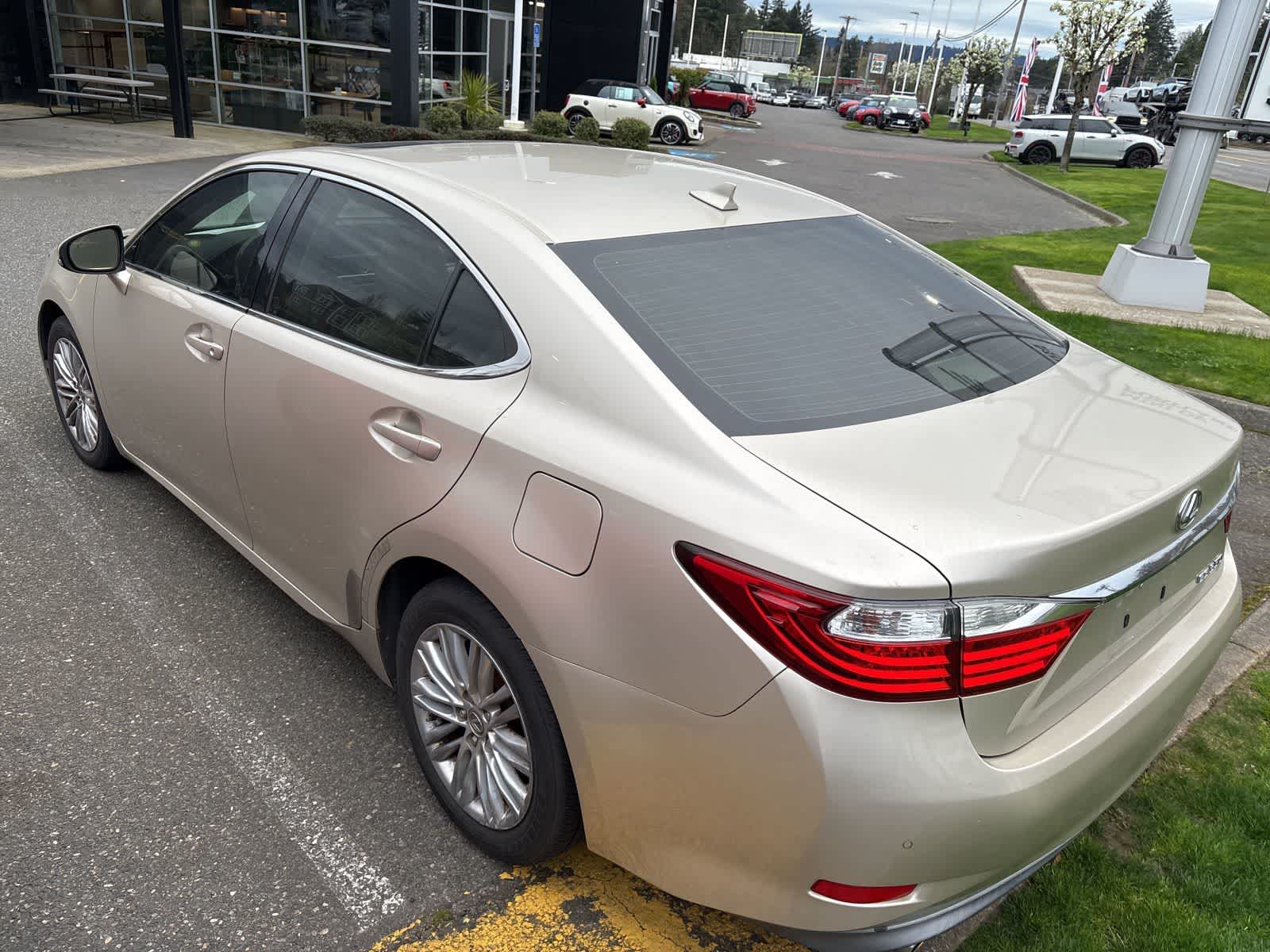 Thumbnail: 2013 Lexus ES - 9