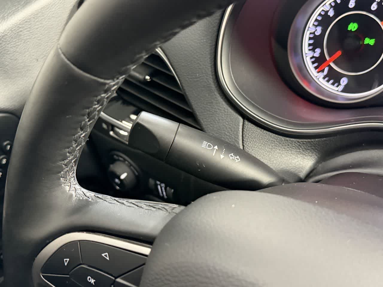 Thumbnail: 2019 Jeep Cherokee - 17