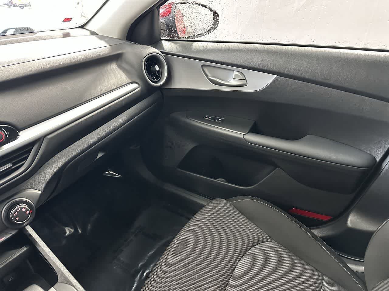 Thumbnail: 2024 Kia Forte - 25