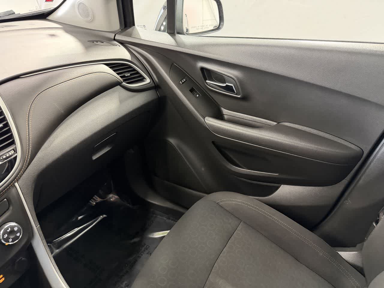 Thumbnail: 2020 Chevrolet Trax - 24