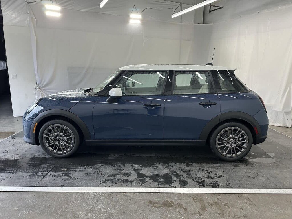 2026 Mini Hardtop 4 Door S Iconic photo 2