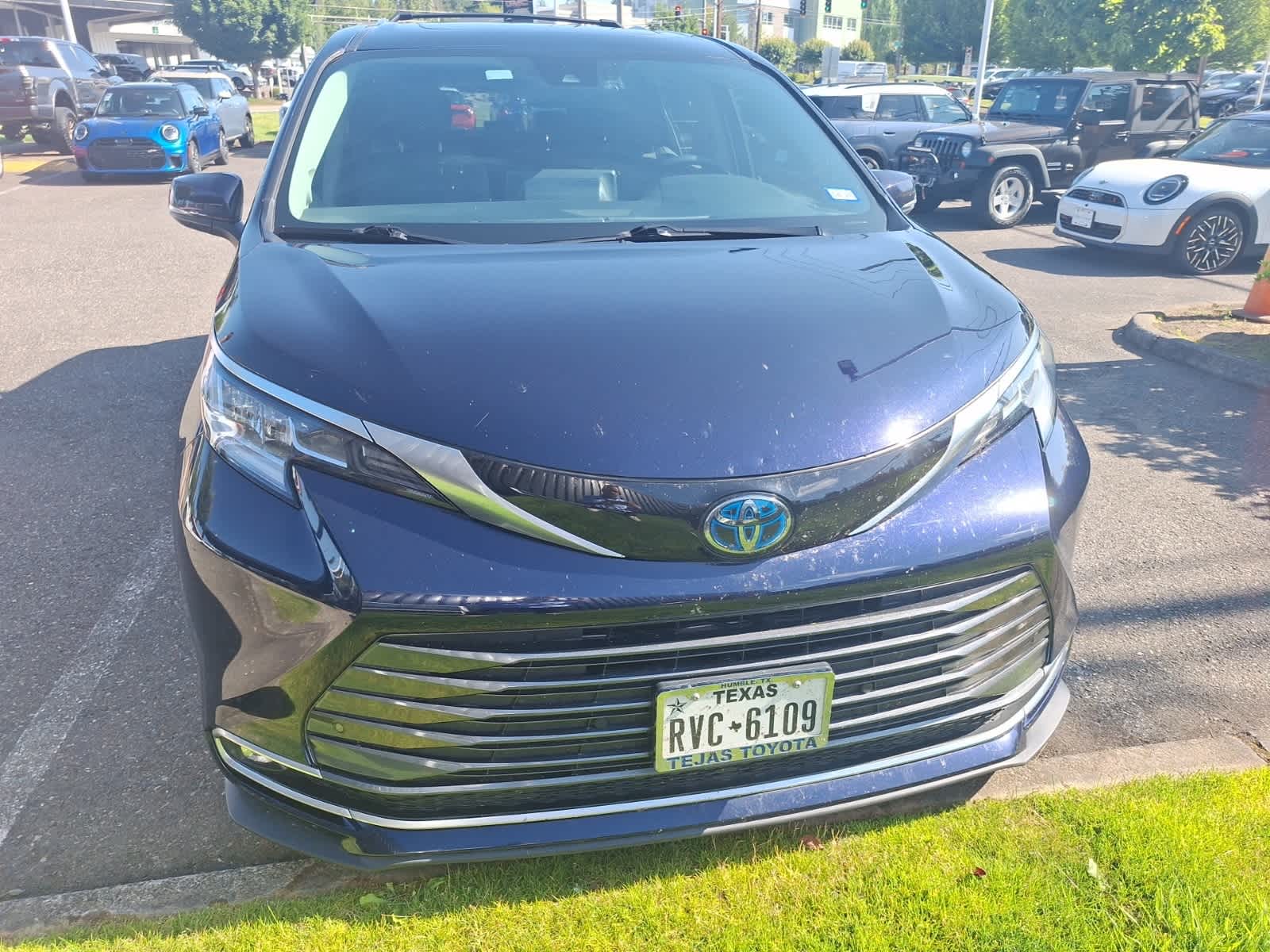 Thumbnail: 2022 Toyota Sienna - 5