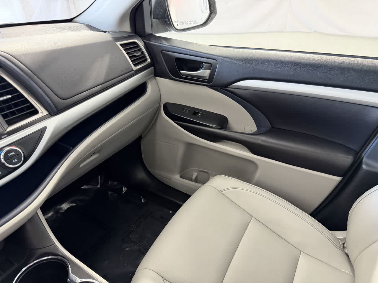 Thumbnail: 2018 Toyota Highlander - 24