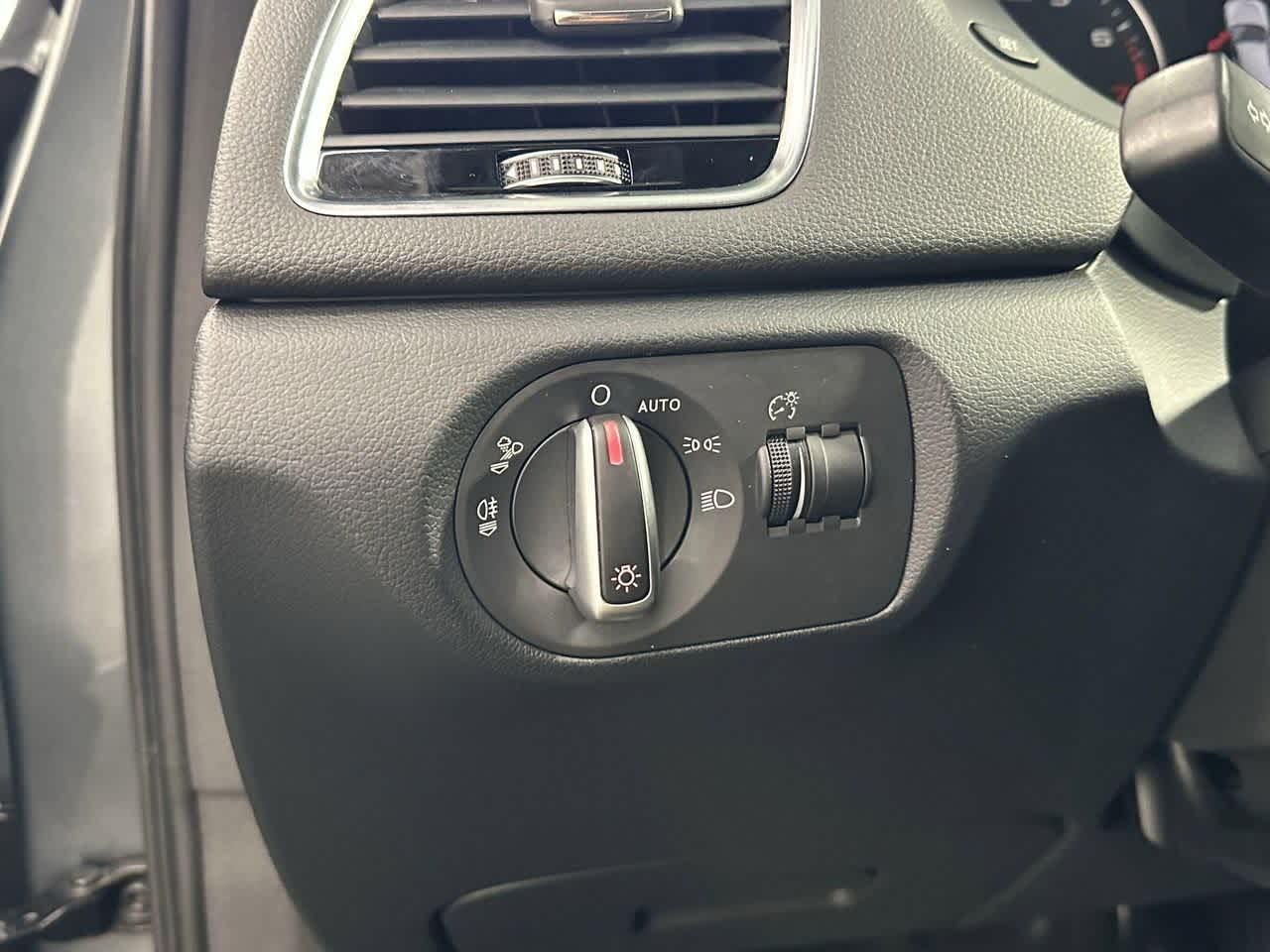 Thumbnail: 2016 Audi Q3 - 16