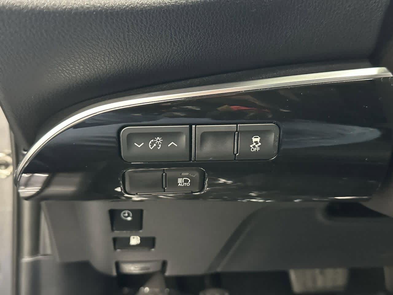 Thumbnail: 2022 Toyota Prius Prime - 14