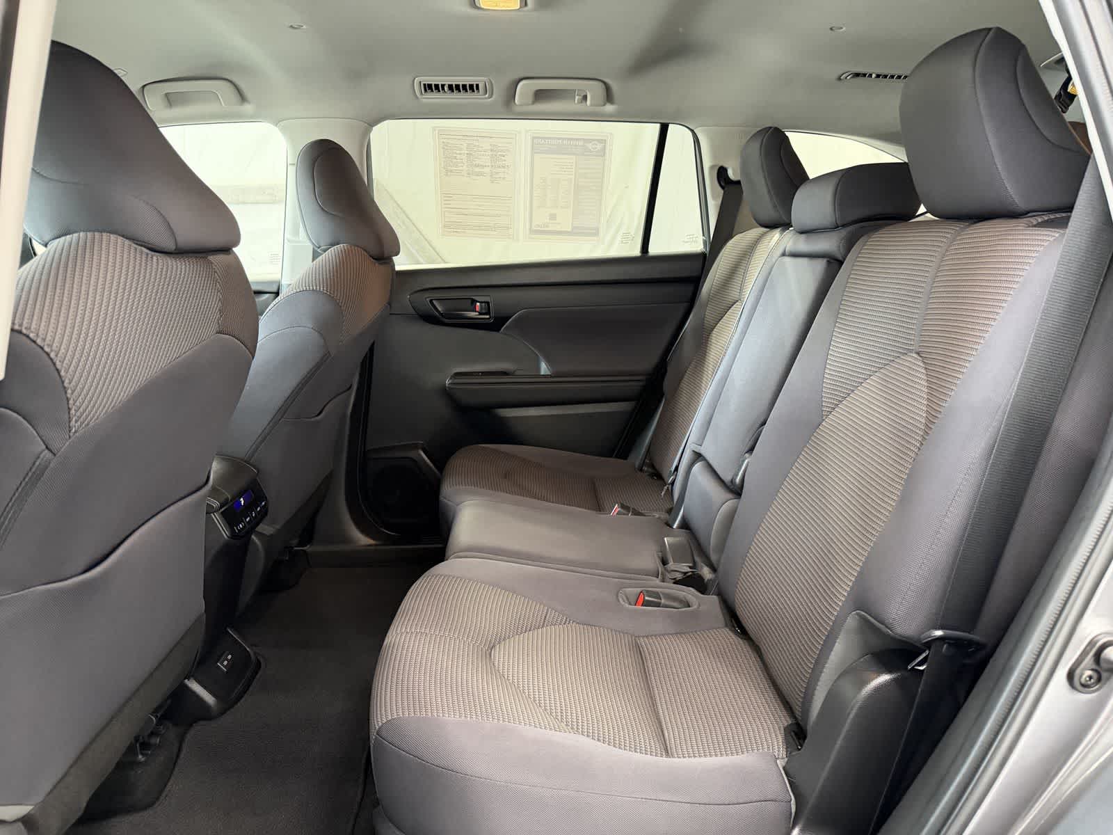 2023 Toyota Highlander LE - Photo 11