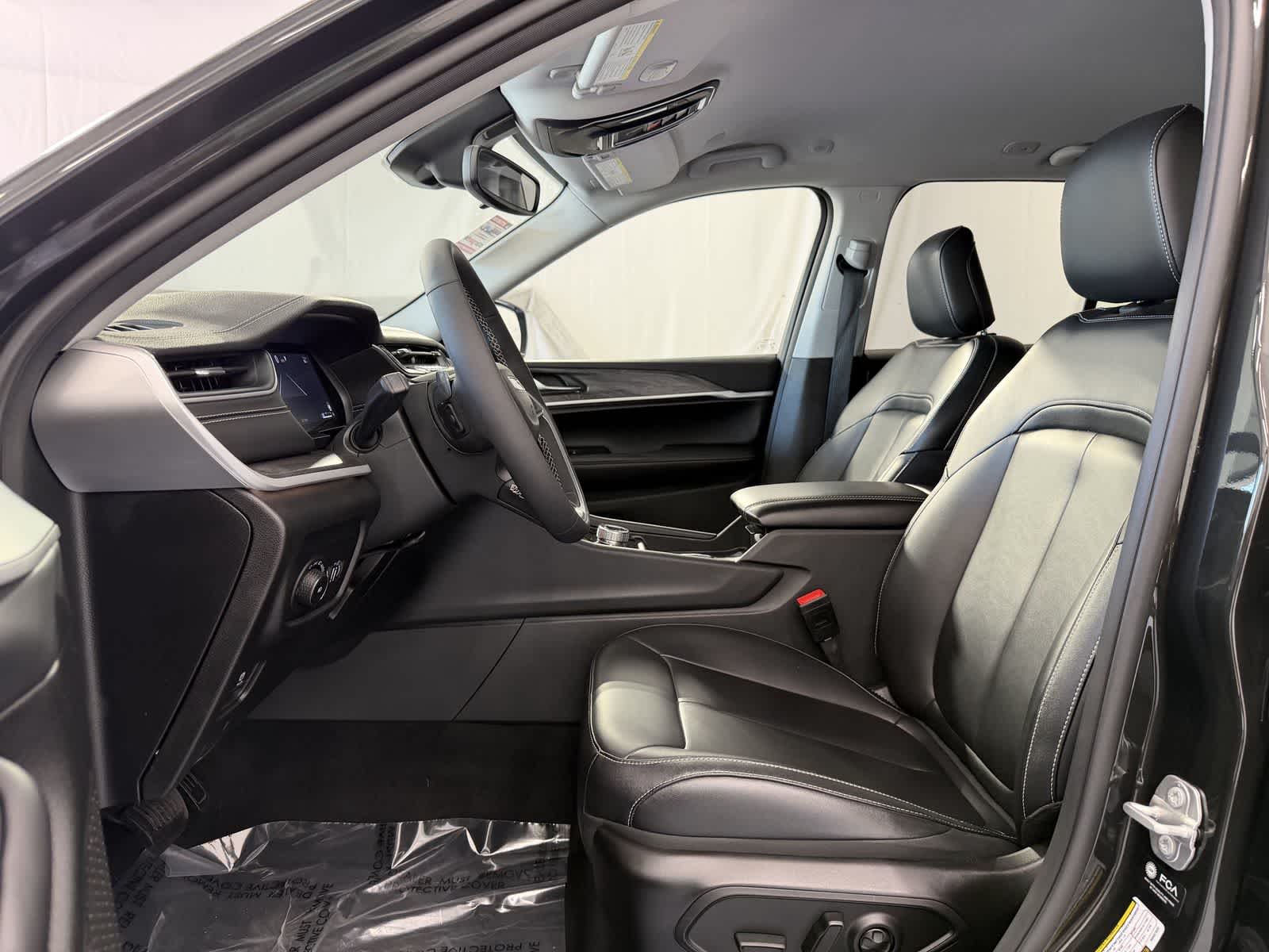 Thumbnail: 2024 Jeep Grand Cherokee - 9