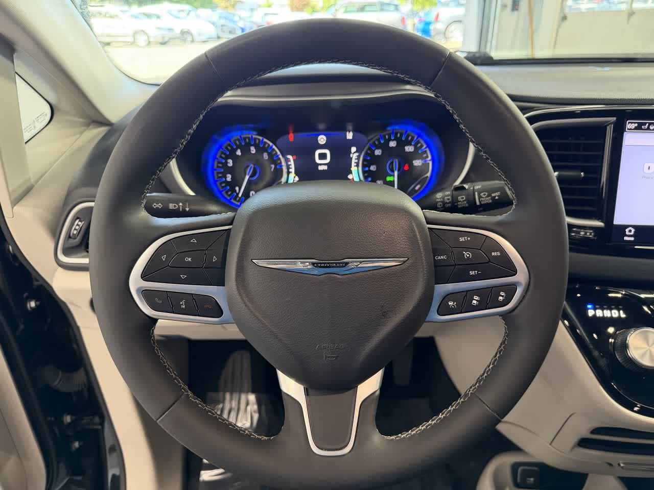 Thumbnail: 2023 Chrysler Pacifica - 14