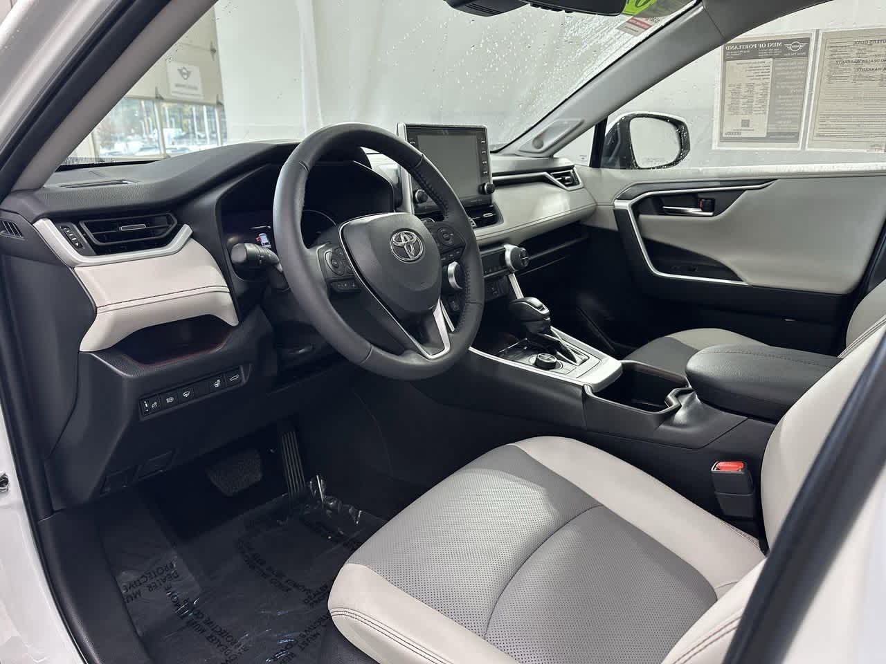 Thumbnail: 2022 Toyota RAV4 - 9