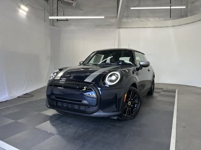 2024 MINI Hardtop 2 Door SE's photo