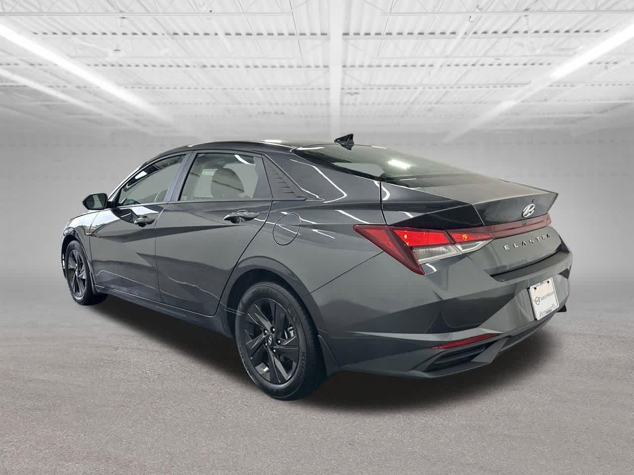 Thumbnail: 2022 Hyundai Elantra - 3