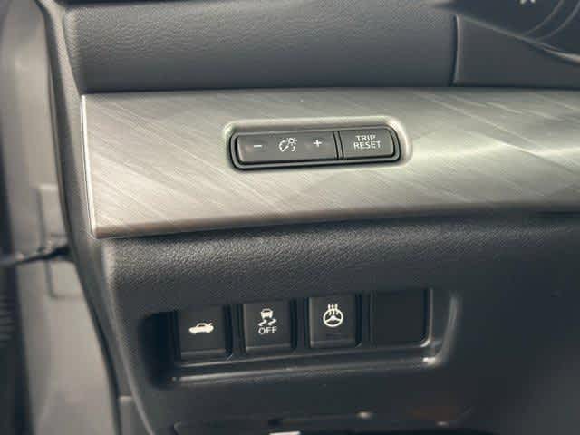 Thumbnail: 2017 Nissan Maxima - 17