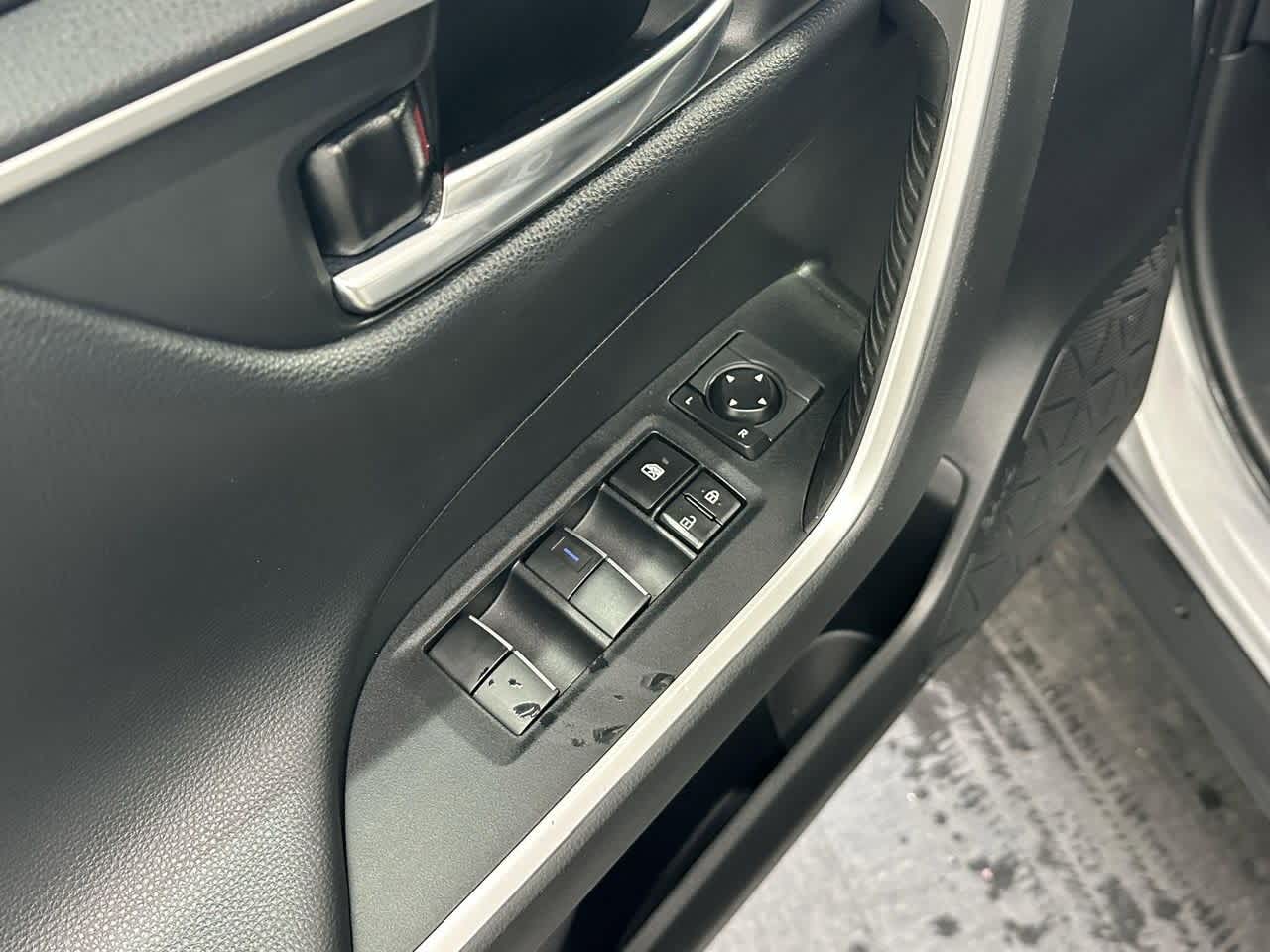 Thumbnail: 2019 Toyota RAV4 - 13