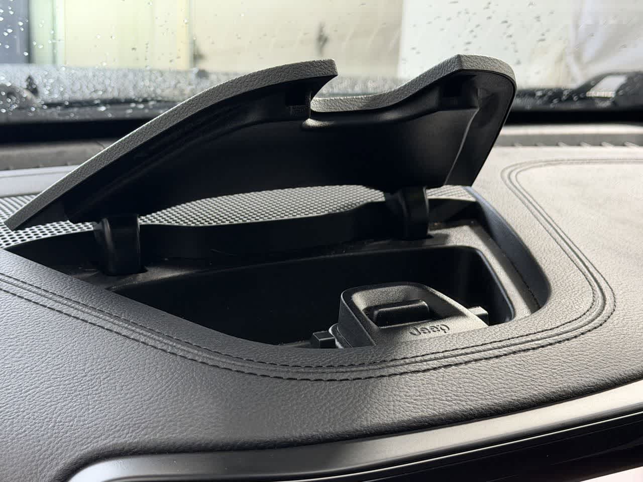 Thumbnail: 2019 Jeep Cherokee - 21