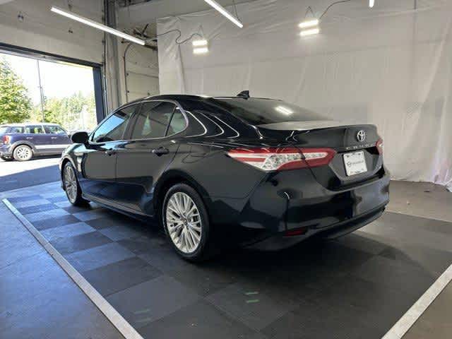 2018 Toyota Camry XLE photo 3