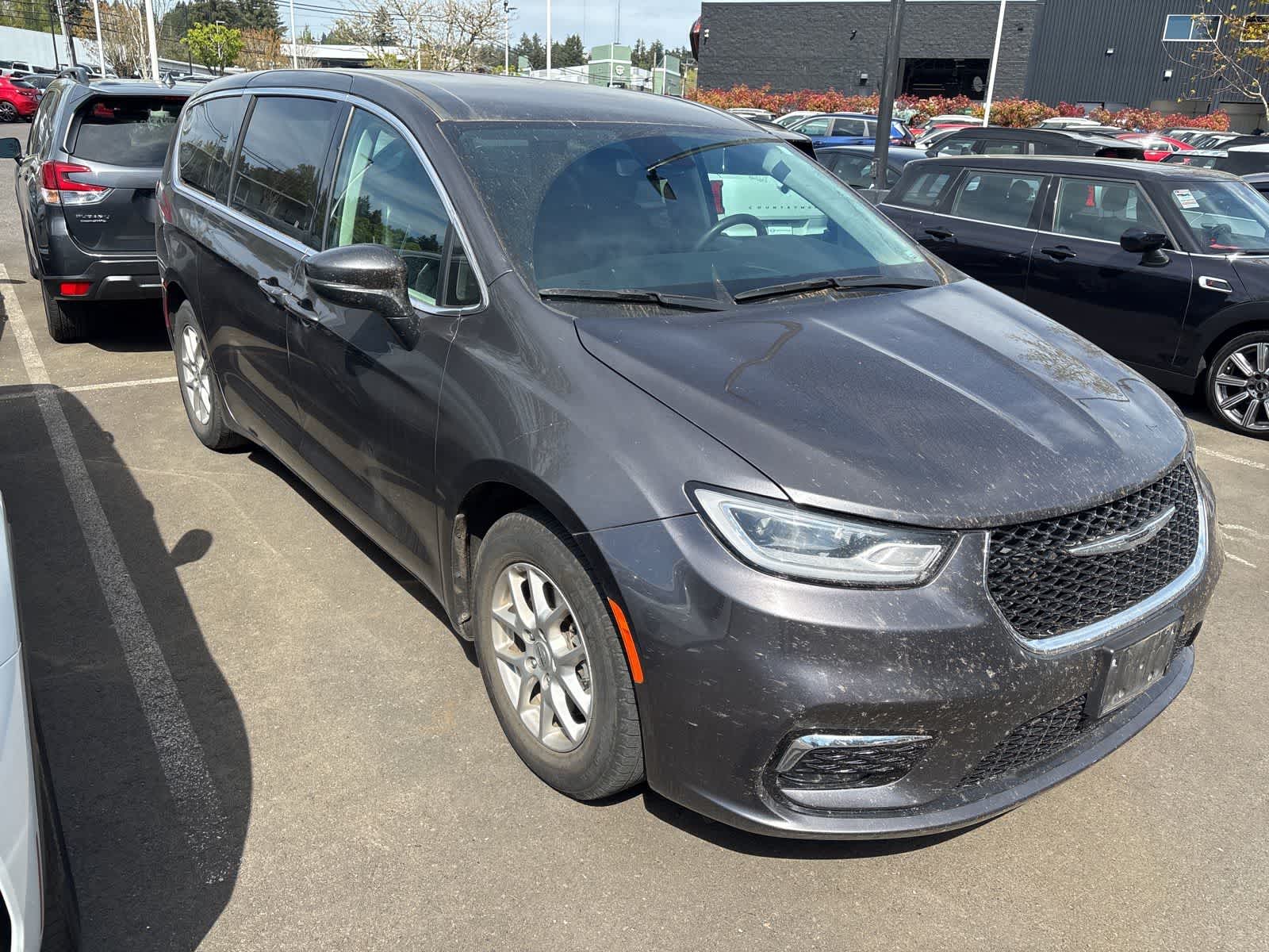 Thumbnail: 2023 Chrysler Pacifica - 8