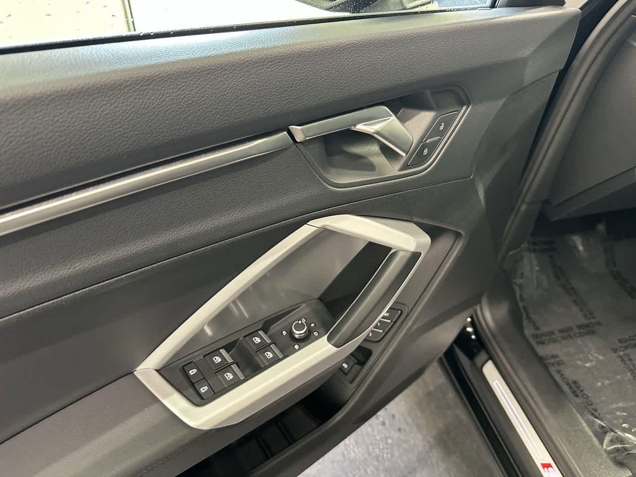 Thumbnail: 2024 Audi Q3 - 14