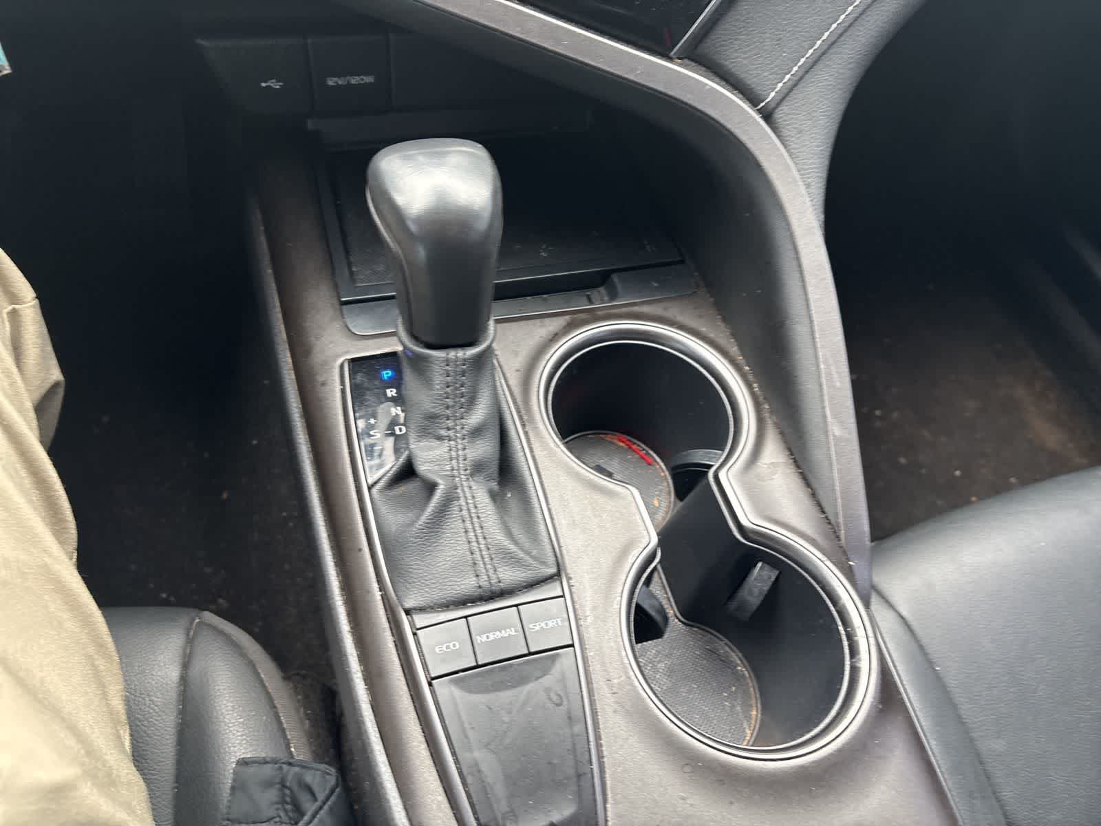 Thumbnail: 2022 Toyota Camry - 14