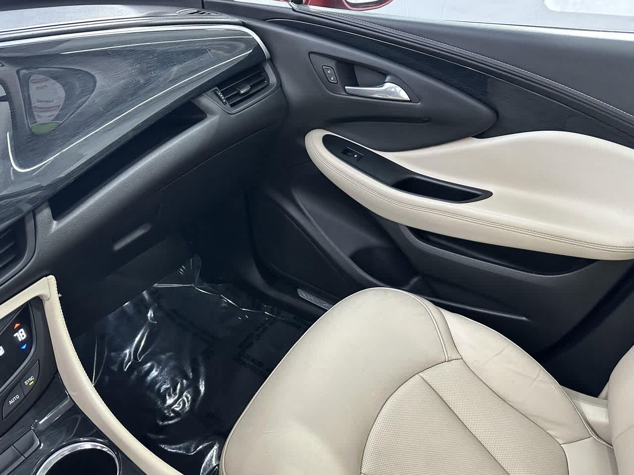 Thumbnail: 2017 Buick Envision - 25