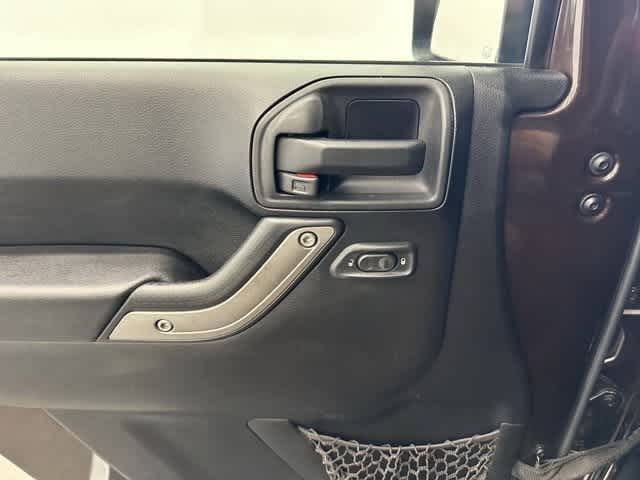Thumbnail: 2013 Jeep Wrangler - 14