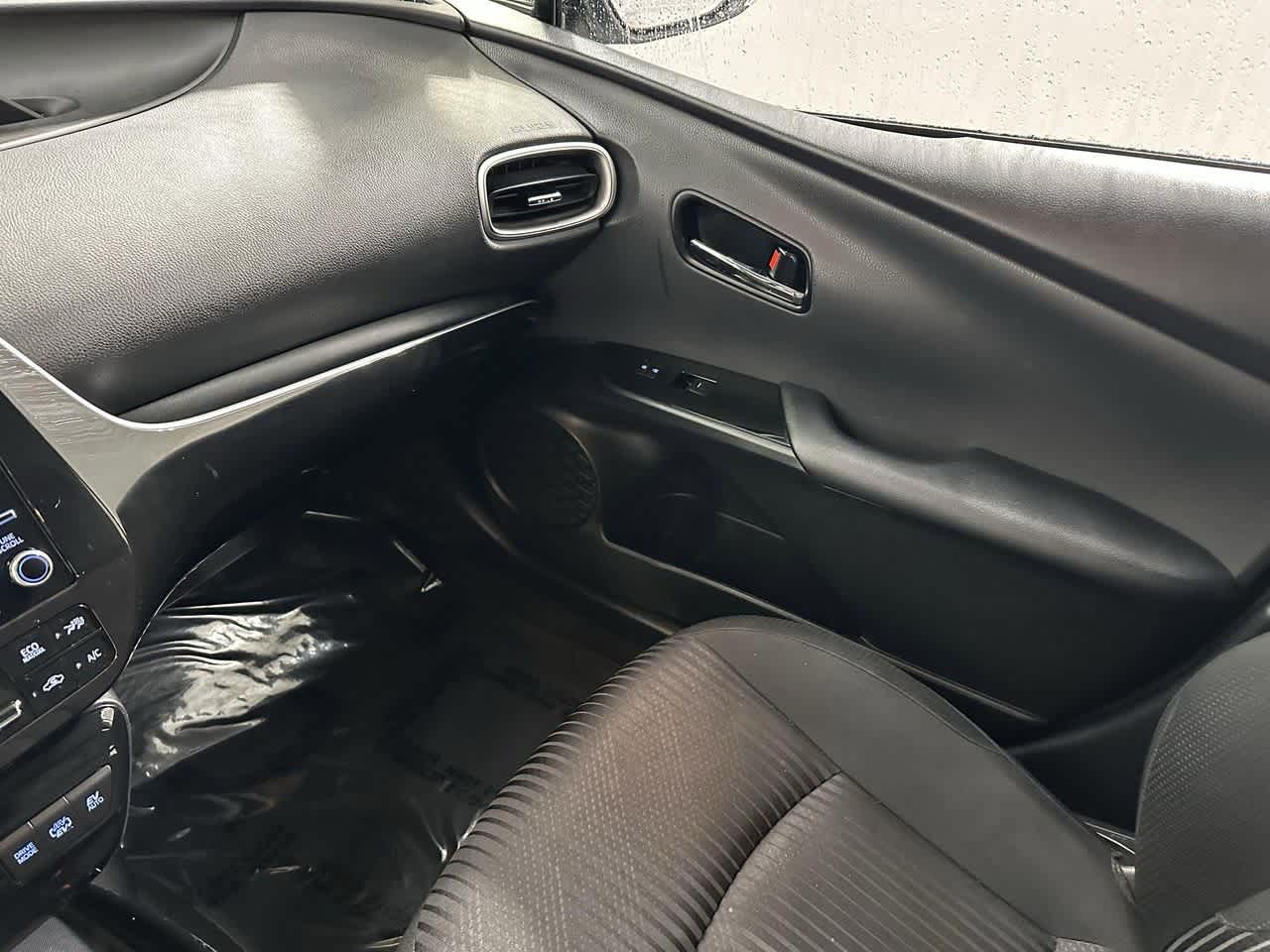 Thumbnail: 2022 Toyota Prius Prime - 23