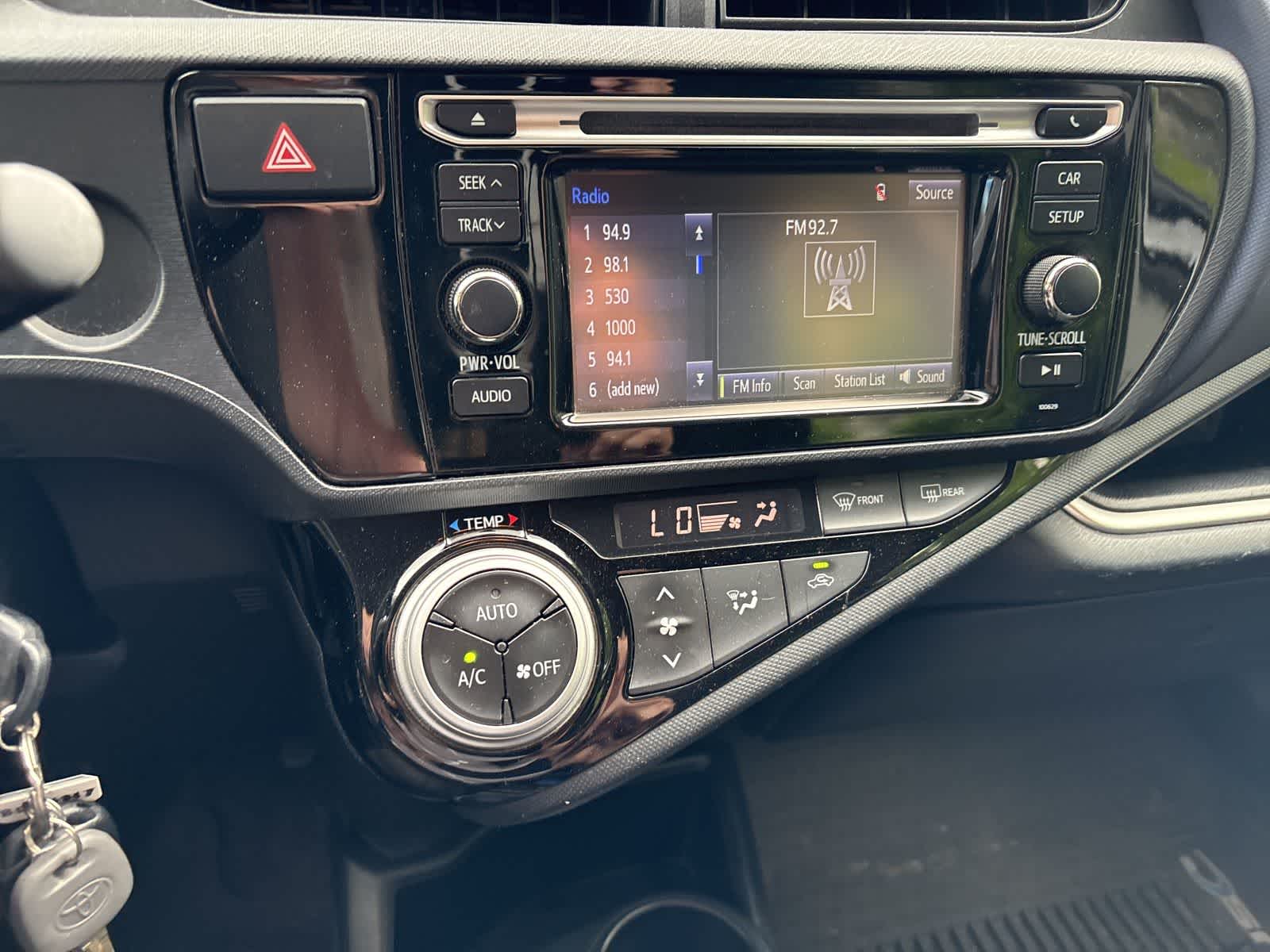 Thumbnail: 2016 Toyota Prius c - 5