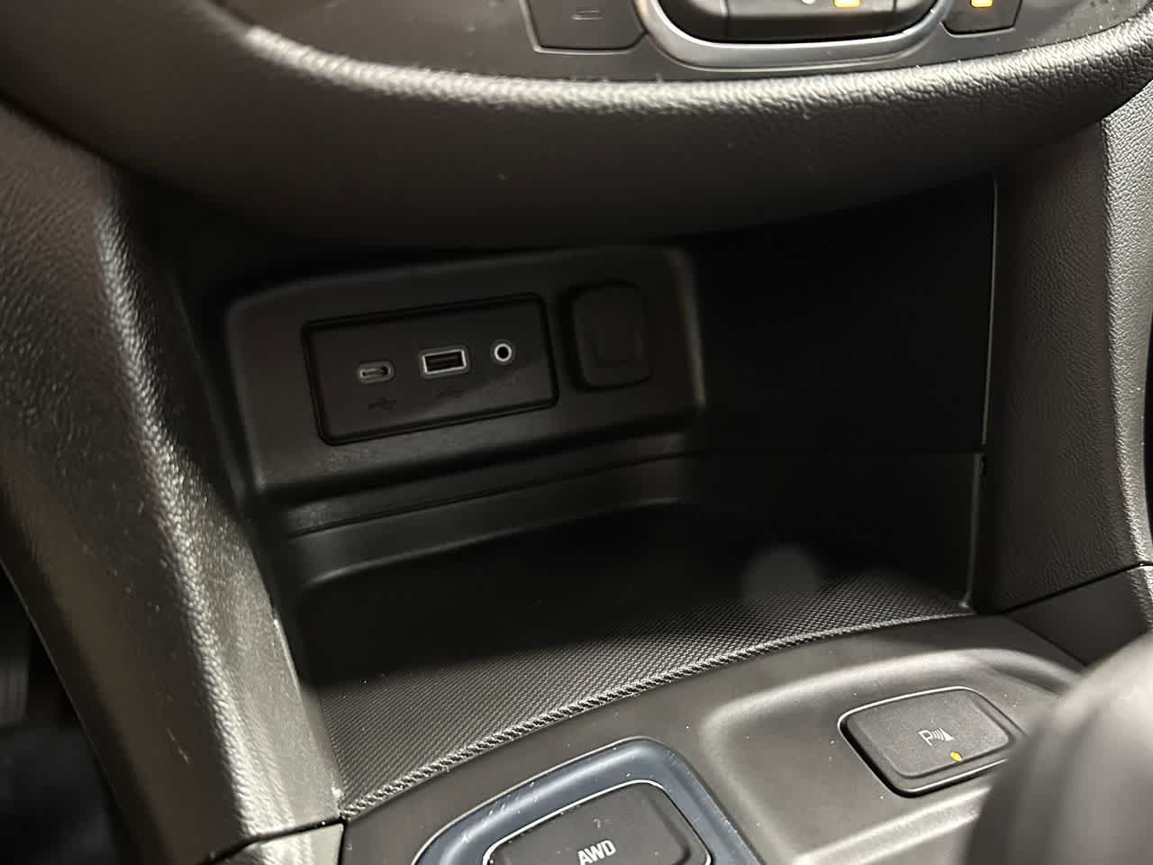 Thumbnail: 2023 Chevrolet Equinox - 23