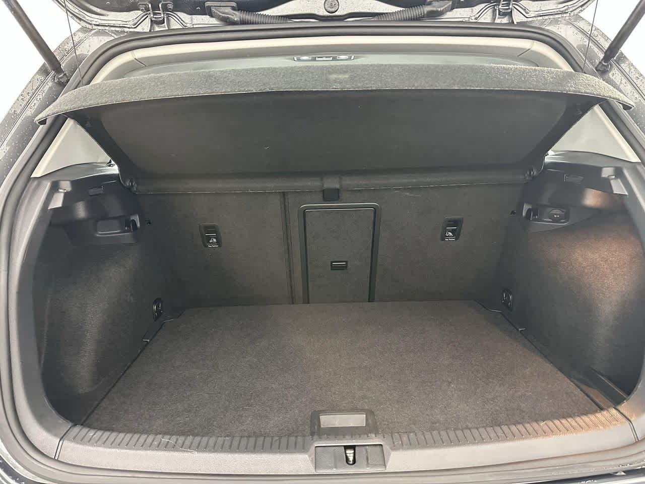 Thumbnail: 2019 Volkswagen e-Golf - 5