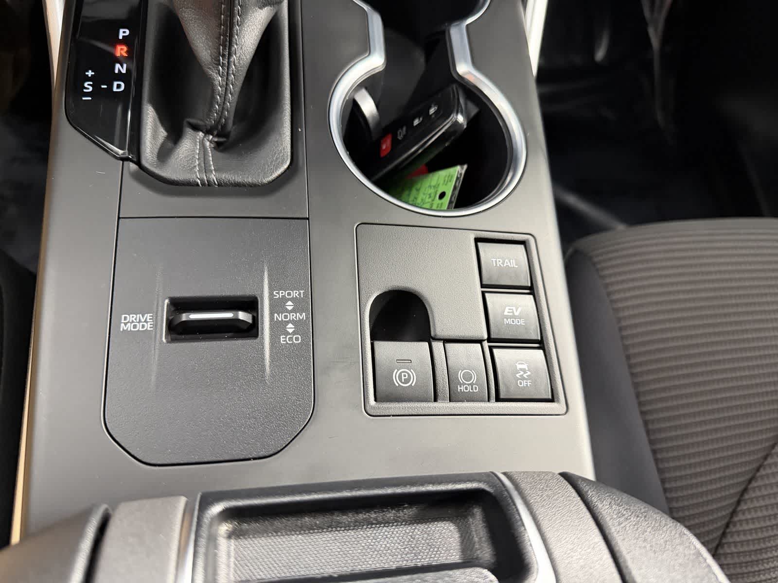 2023 Toyota Highlander LE - Photo 24