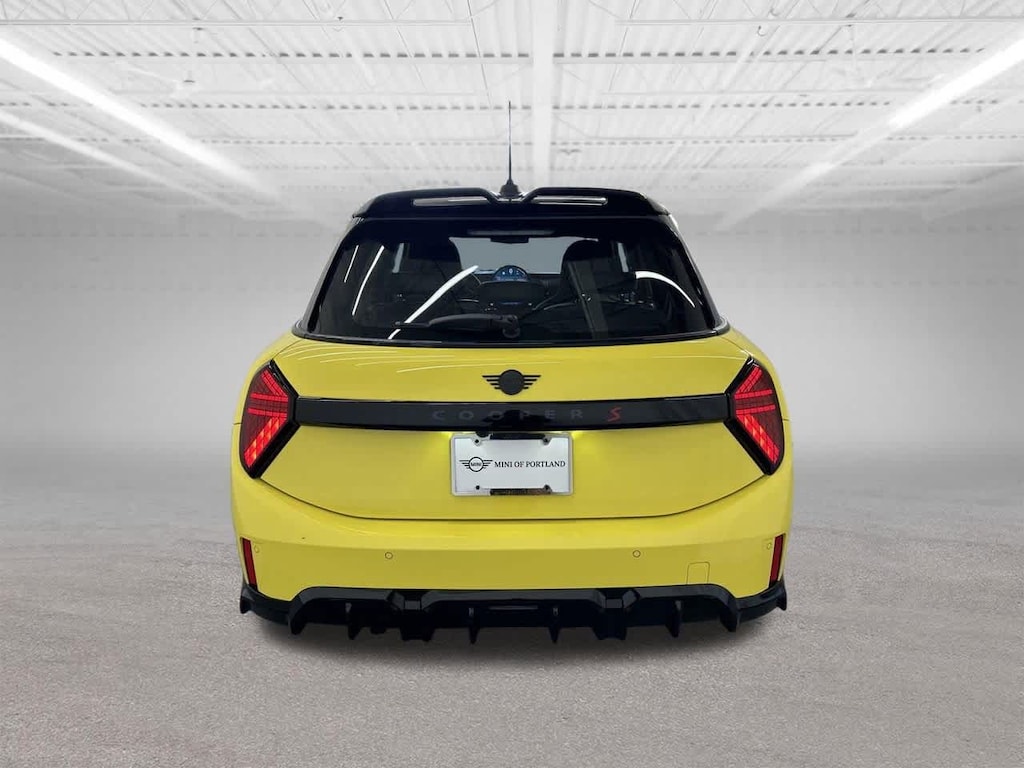 2026 Mini Cooper 4 Door Hardtop Iconic photo 4