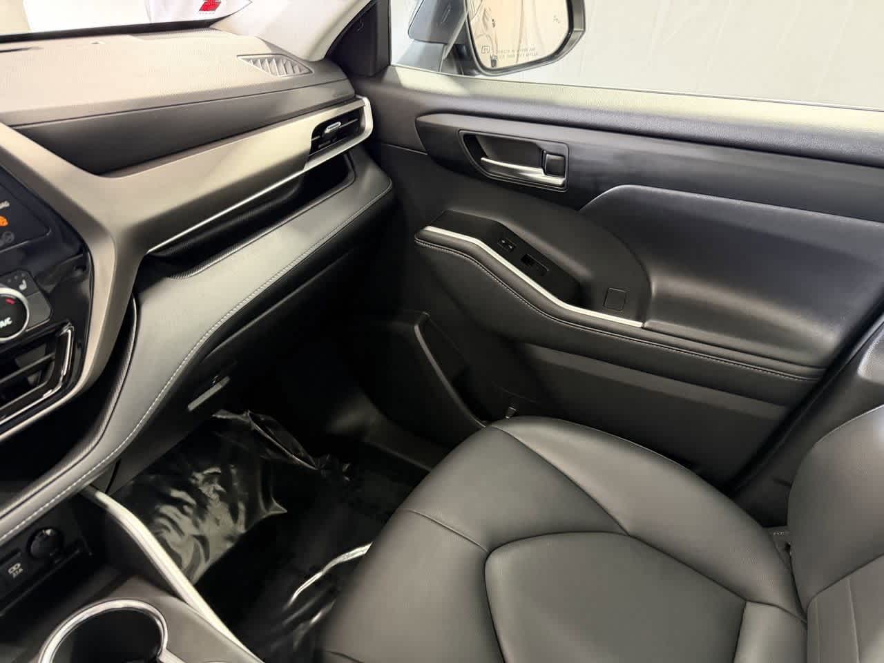 Thumbnail: 2021 Toyota Highlander - 25