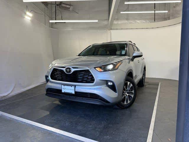 2022 Toyota Highlander XLE's photo