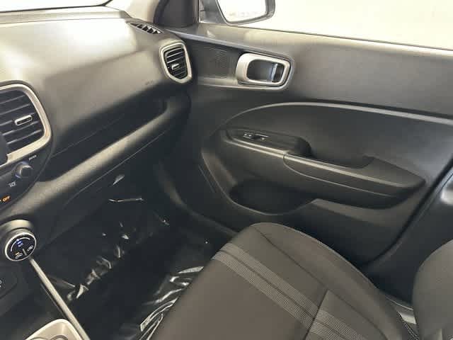 2020 Hyundai Venue SEL 24