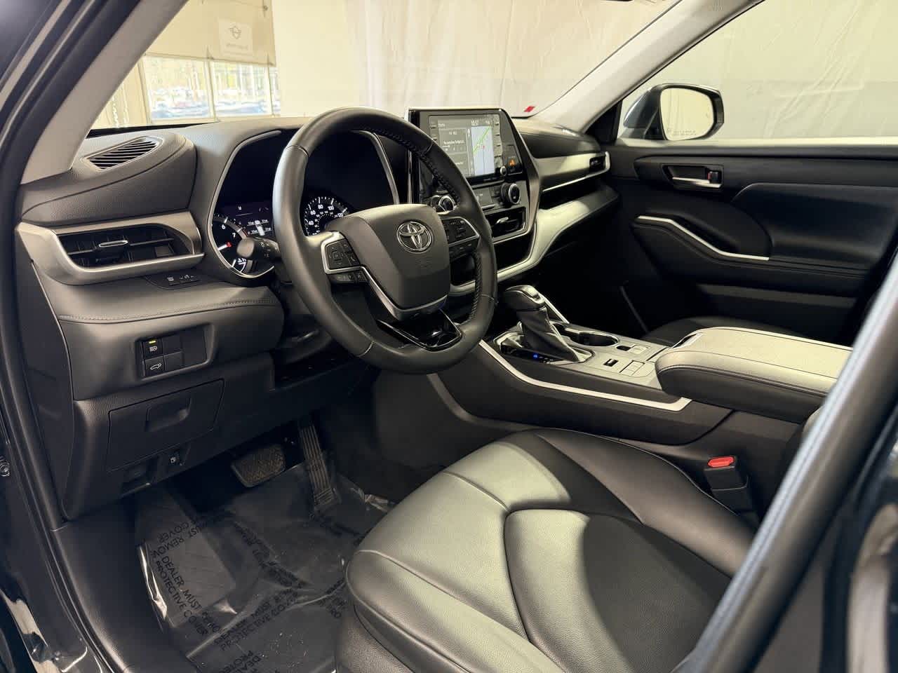 Thumbnail: 2021 Toyota Highlander - 10