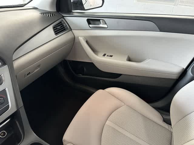2017 Hyundai Sonata  25
