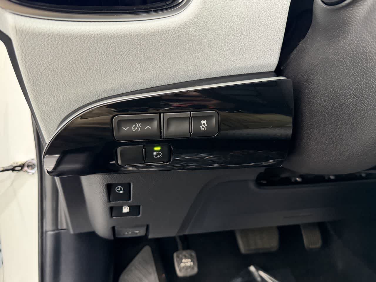 Thumbnail: 2021 Toyota Prius Prime - 15