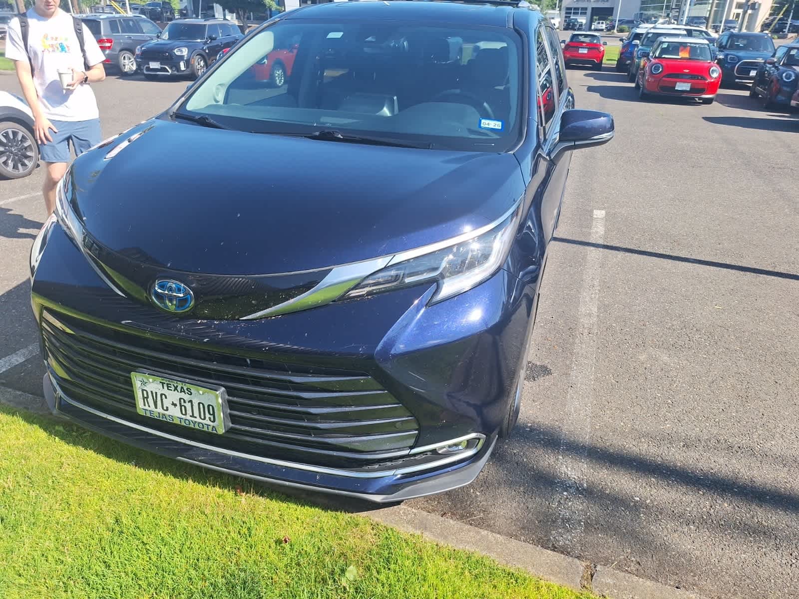 Thumbnail: 2022 Toyota Sienna - 1
