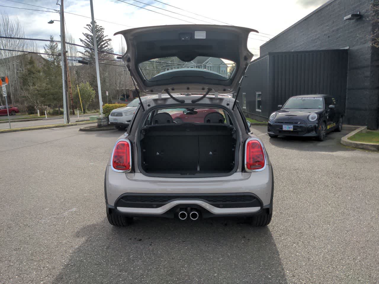 Thumbnail: 2023 MINI Cooper Hardtop - 32